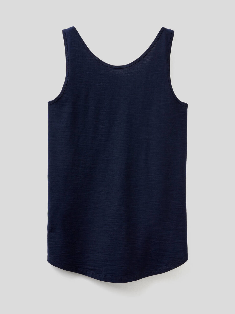 Camiseta de tirantes de 100 % algodón con bajo redondeado image number 2