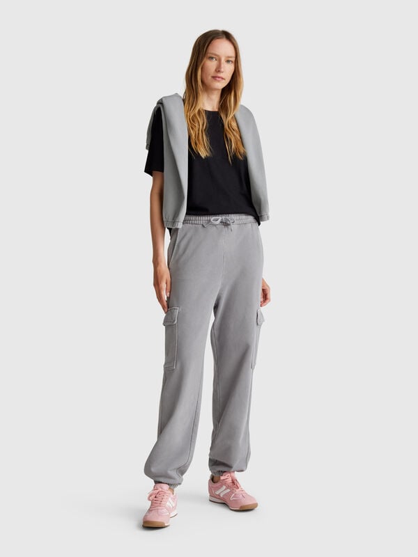 Pantalón cargo tipo sudadera Mujer