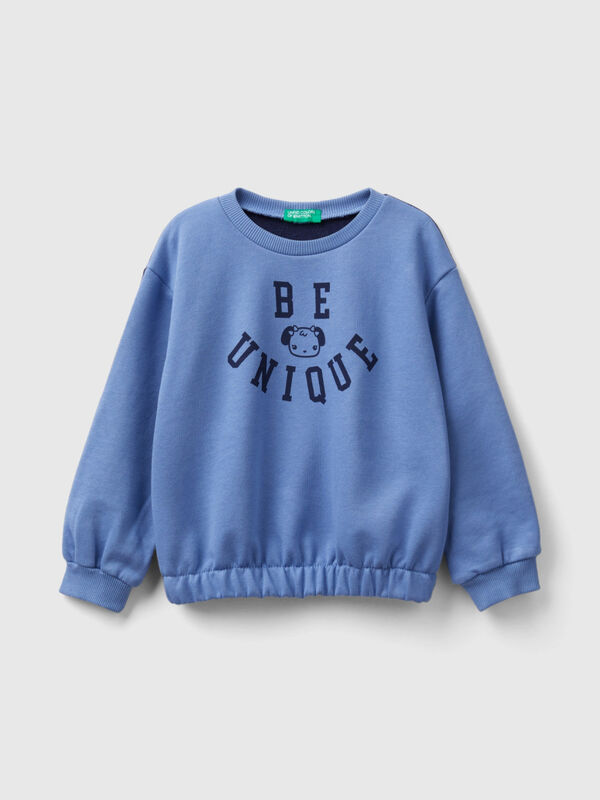 Sudadera color block con estampado