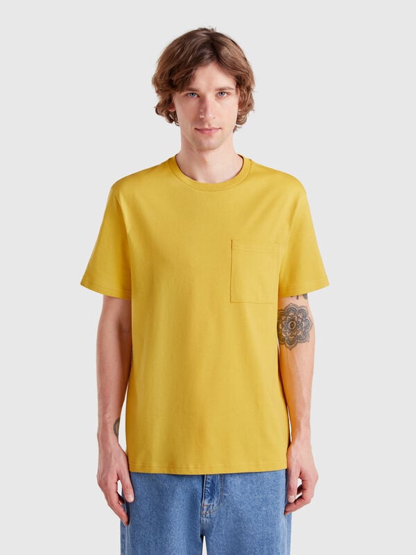 Camiseta mostaza de algodón orgánico con bolsillo Hombre
