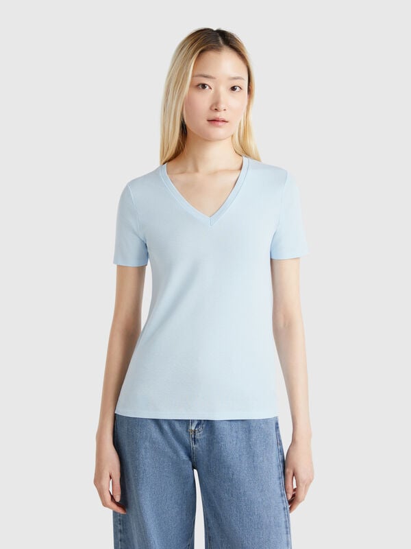 Camiseta celeste de algodón puro con escote de pico Mujer