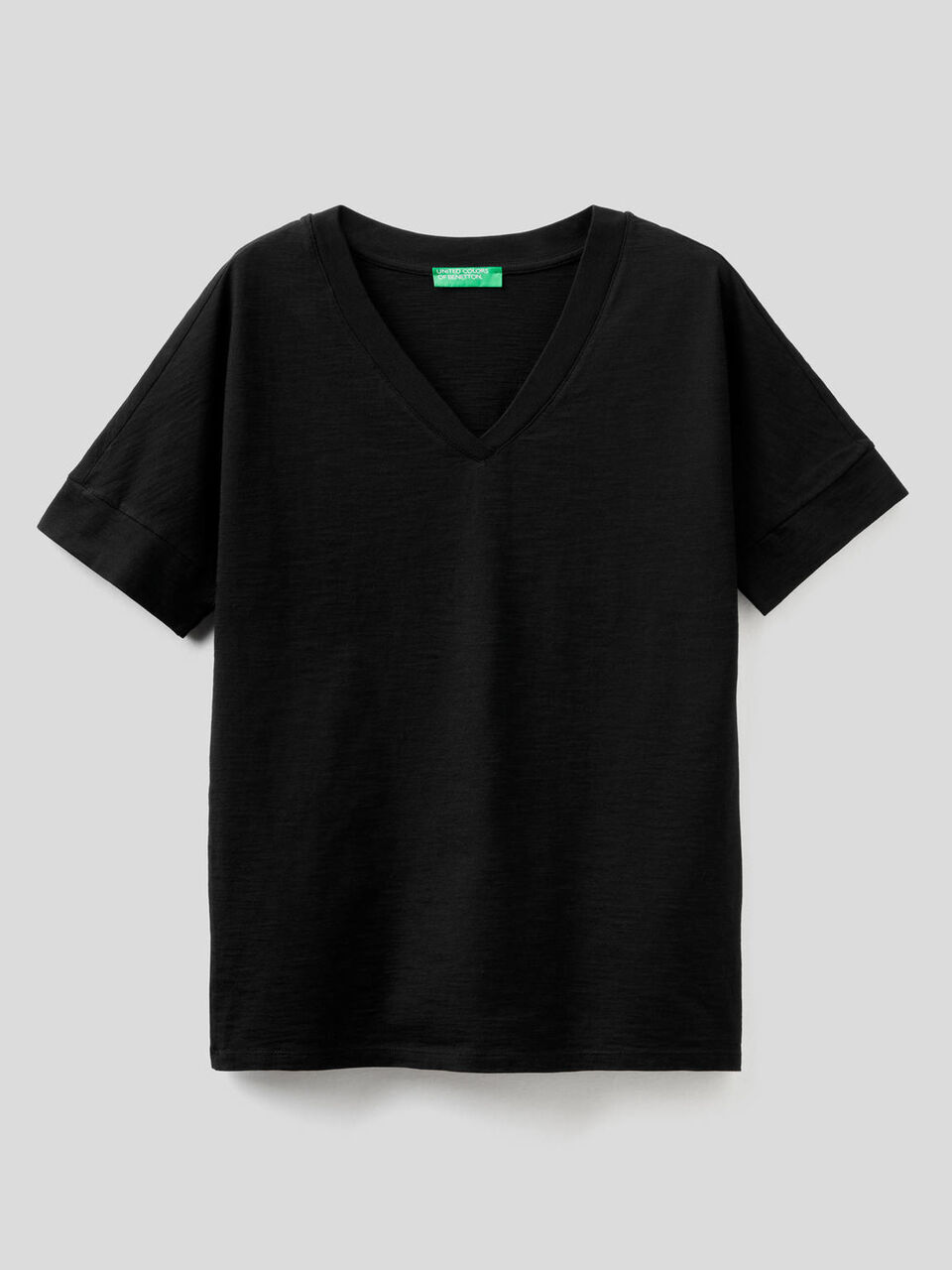 Camiseta de 100 % algodón con escote de pico image number 1
