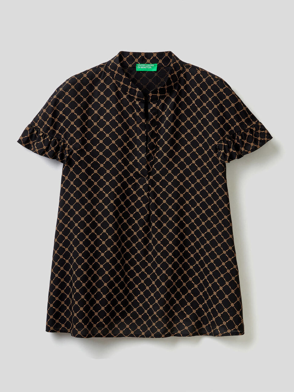 Blusa estampada con volantes image number 1