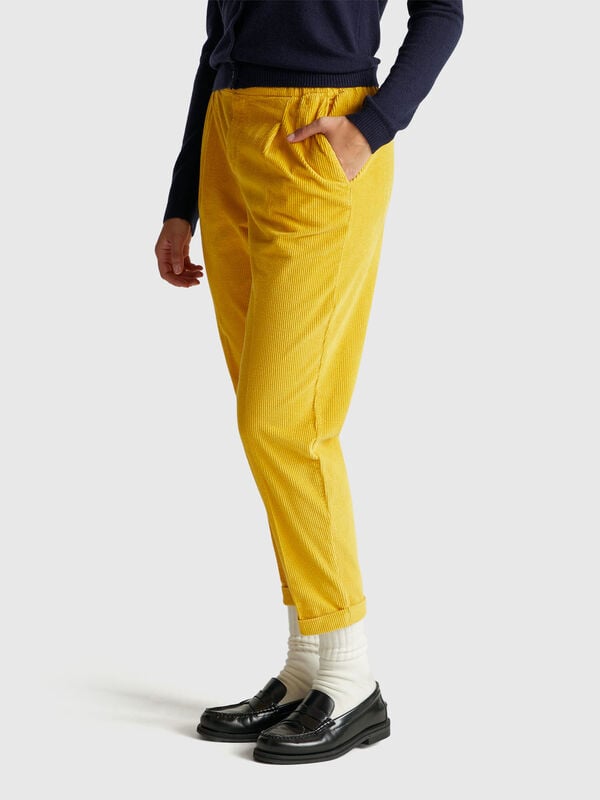 Pantalones chinos de terciopelo con cintura elástica Pantalones chinos de terciopelo con cintura elástica Mujer