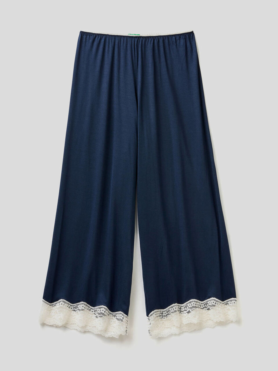 Pantalón cropped con detalles de encaje image number 1