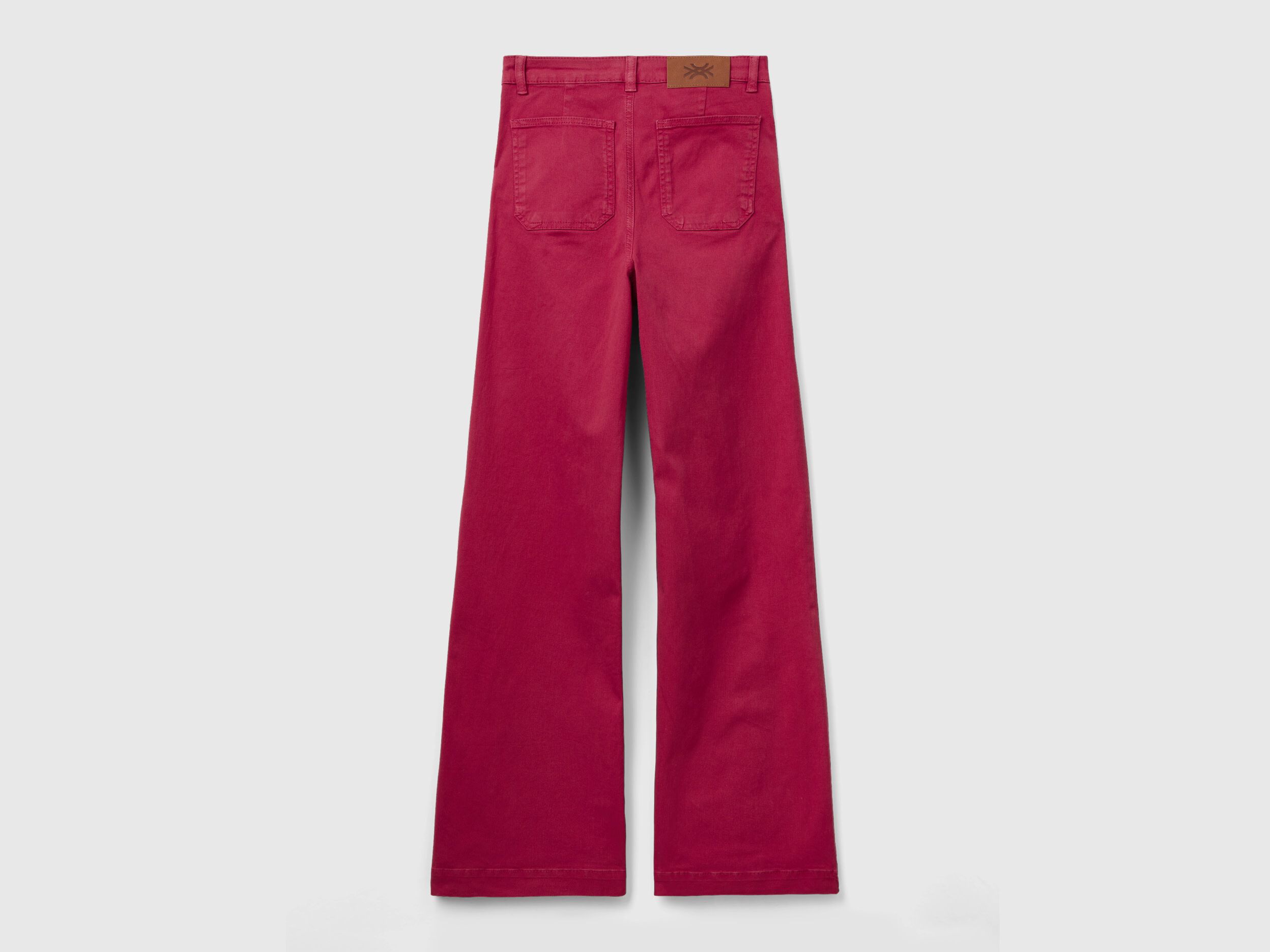 Pantalon rojo 2025 acampanado
