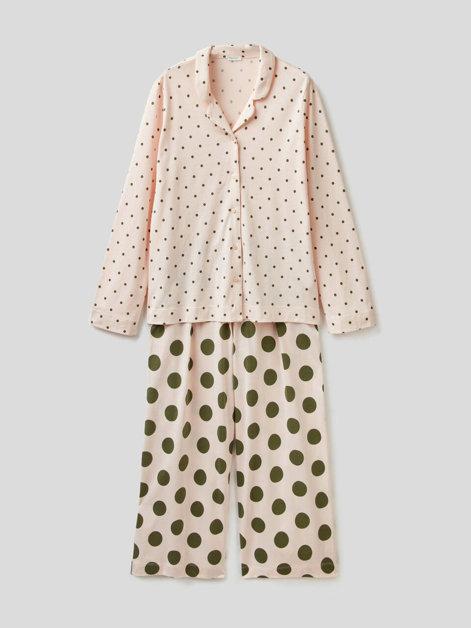 Pijama con estampado total image number 1