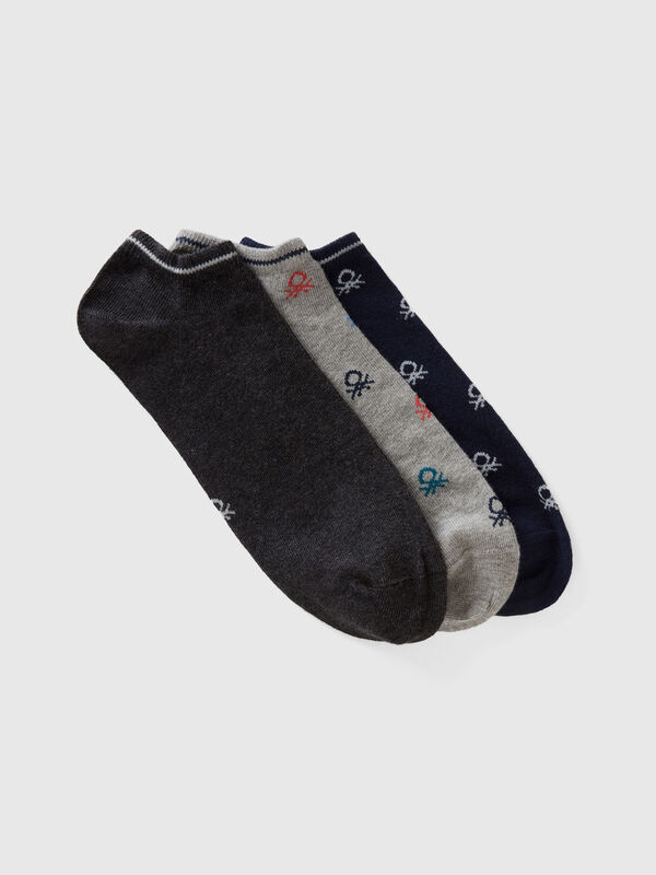 Tres pares de calcetines cortos con logo
