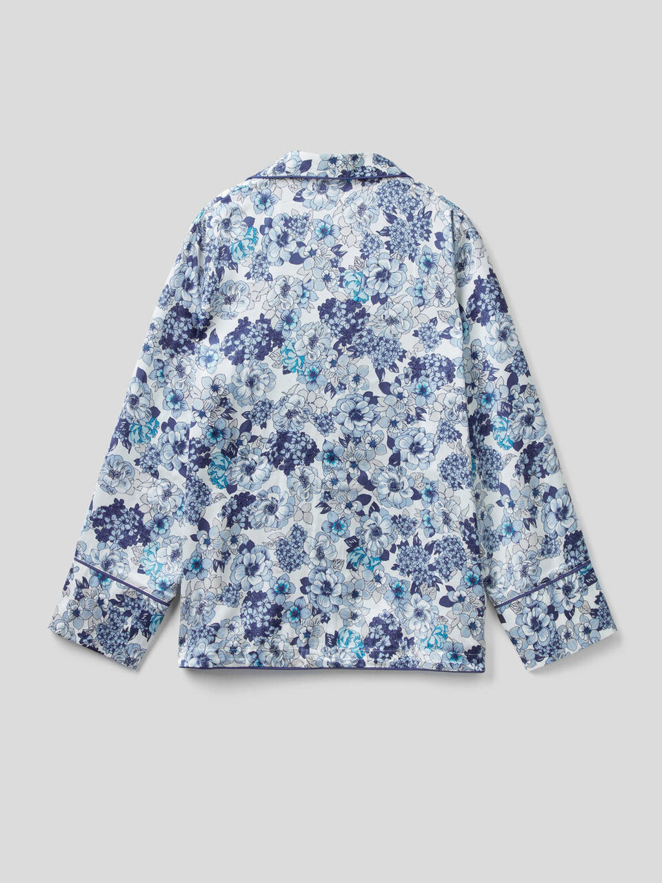 Blusa de pijama con estampado floral image number 2