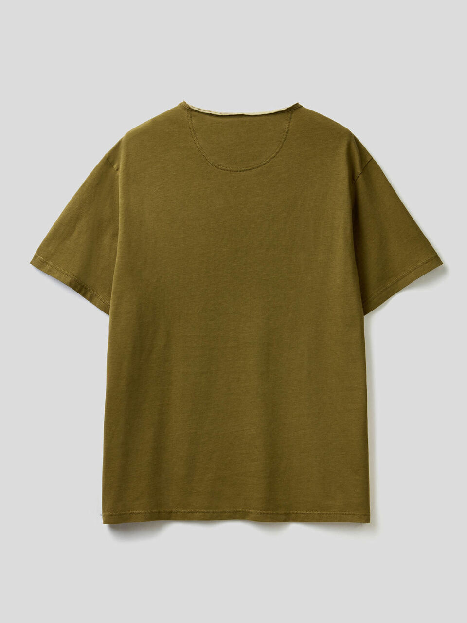 Camiseta de cuello tunecino con detalles en contraste image number 2