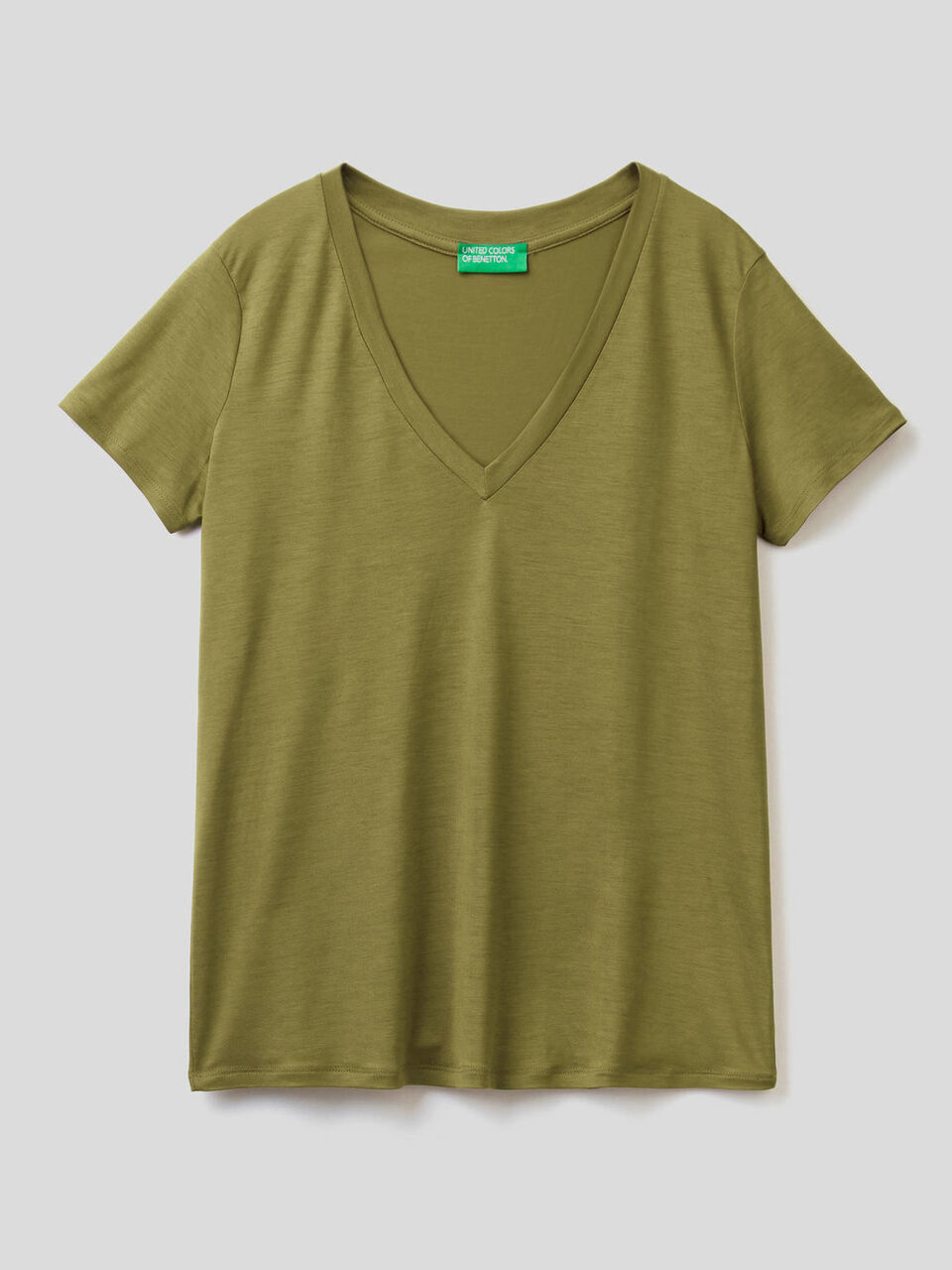 Camiseta con escote de pico image number 1