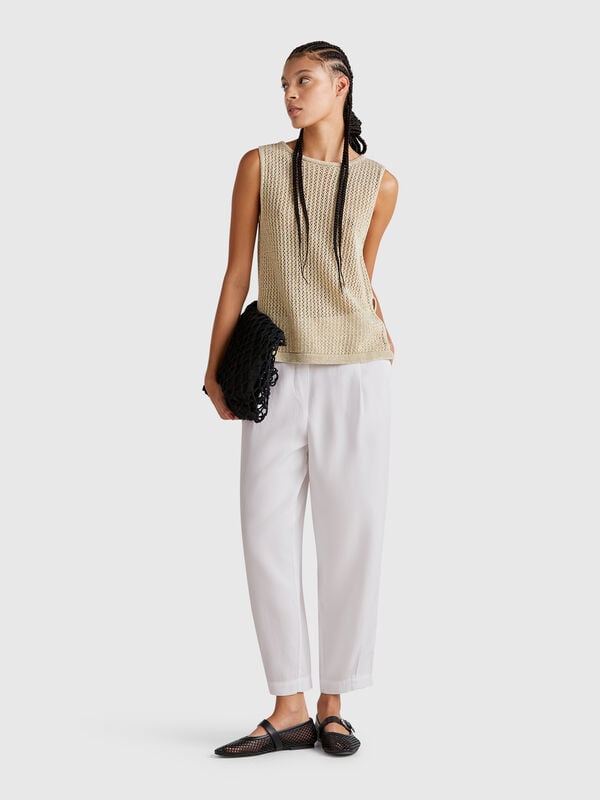 Pantalón fluido con pinzas Mujer