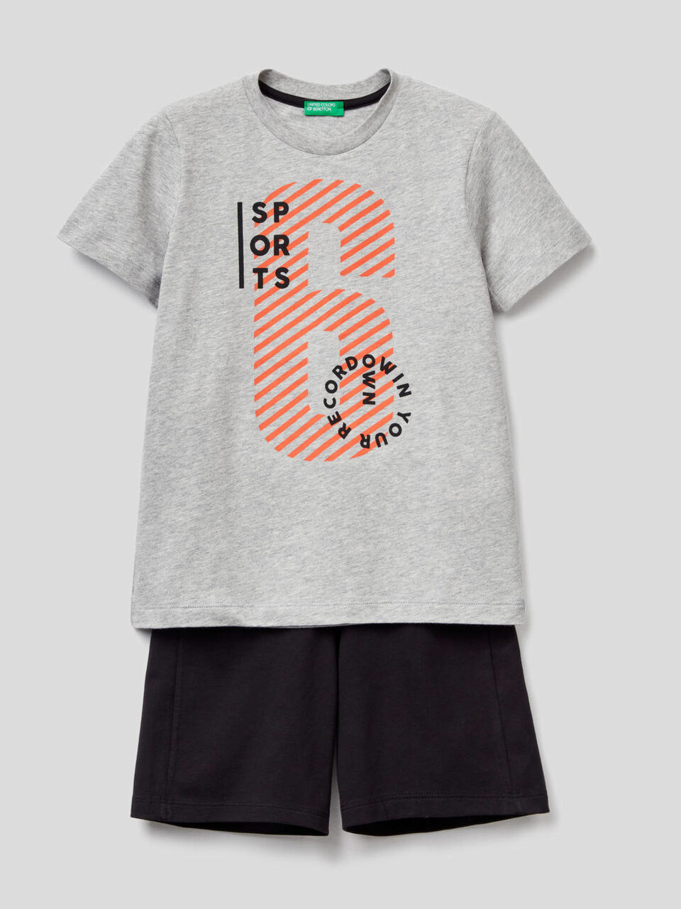 Conjunto de camiseta y bermudas image number 1