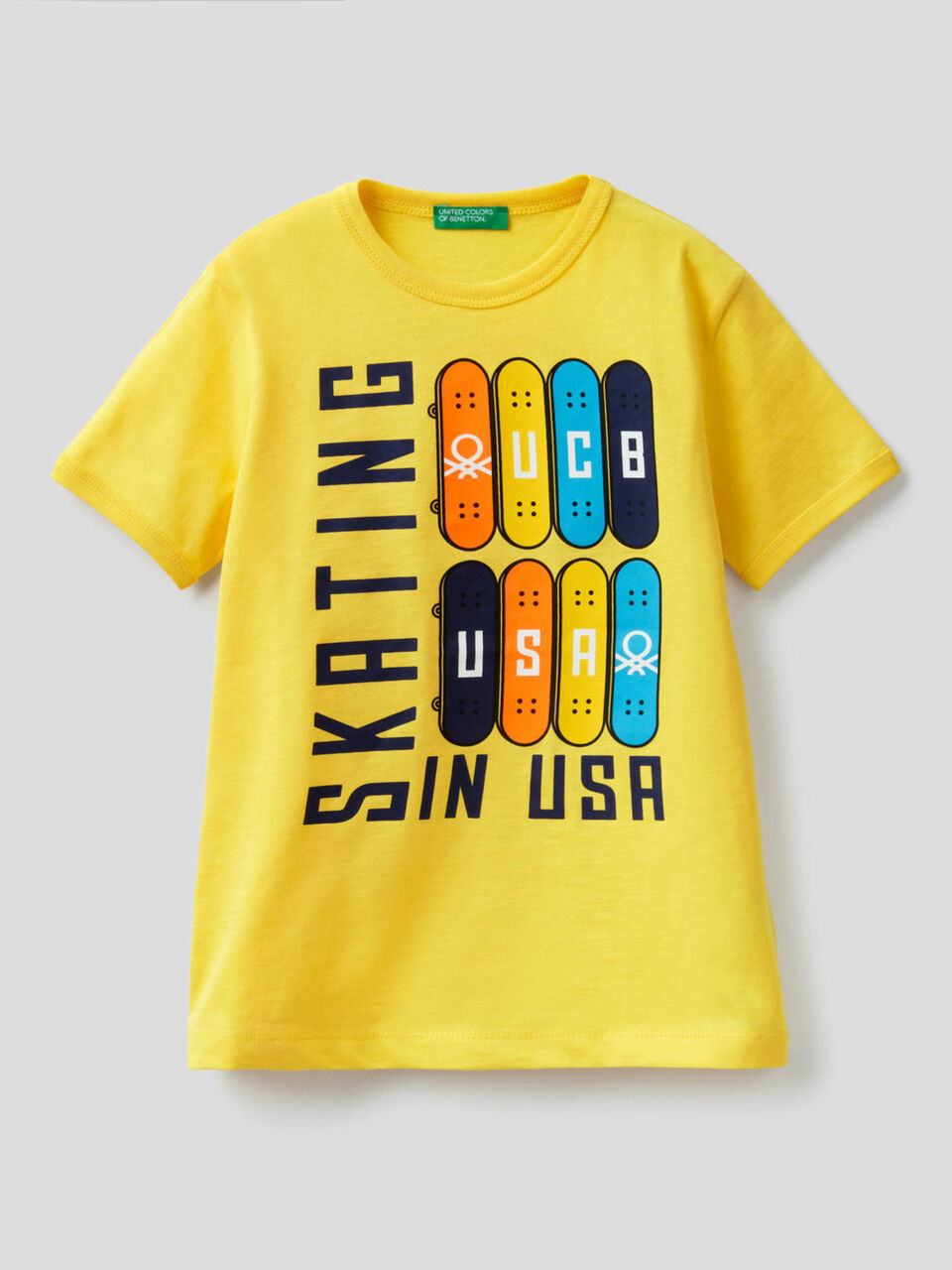 Camiseta con maxiestampado skateboard image number 1