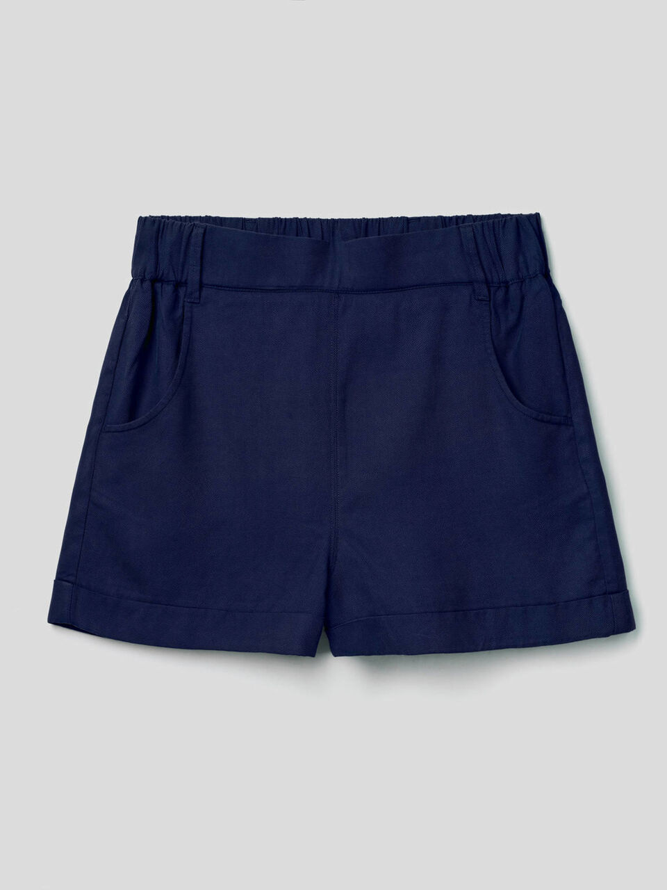Pantalón corto liso con vuelta image number 1