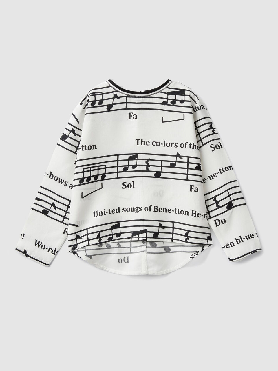 Blusa con estampado de notas musicales image number 1