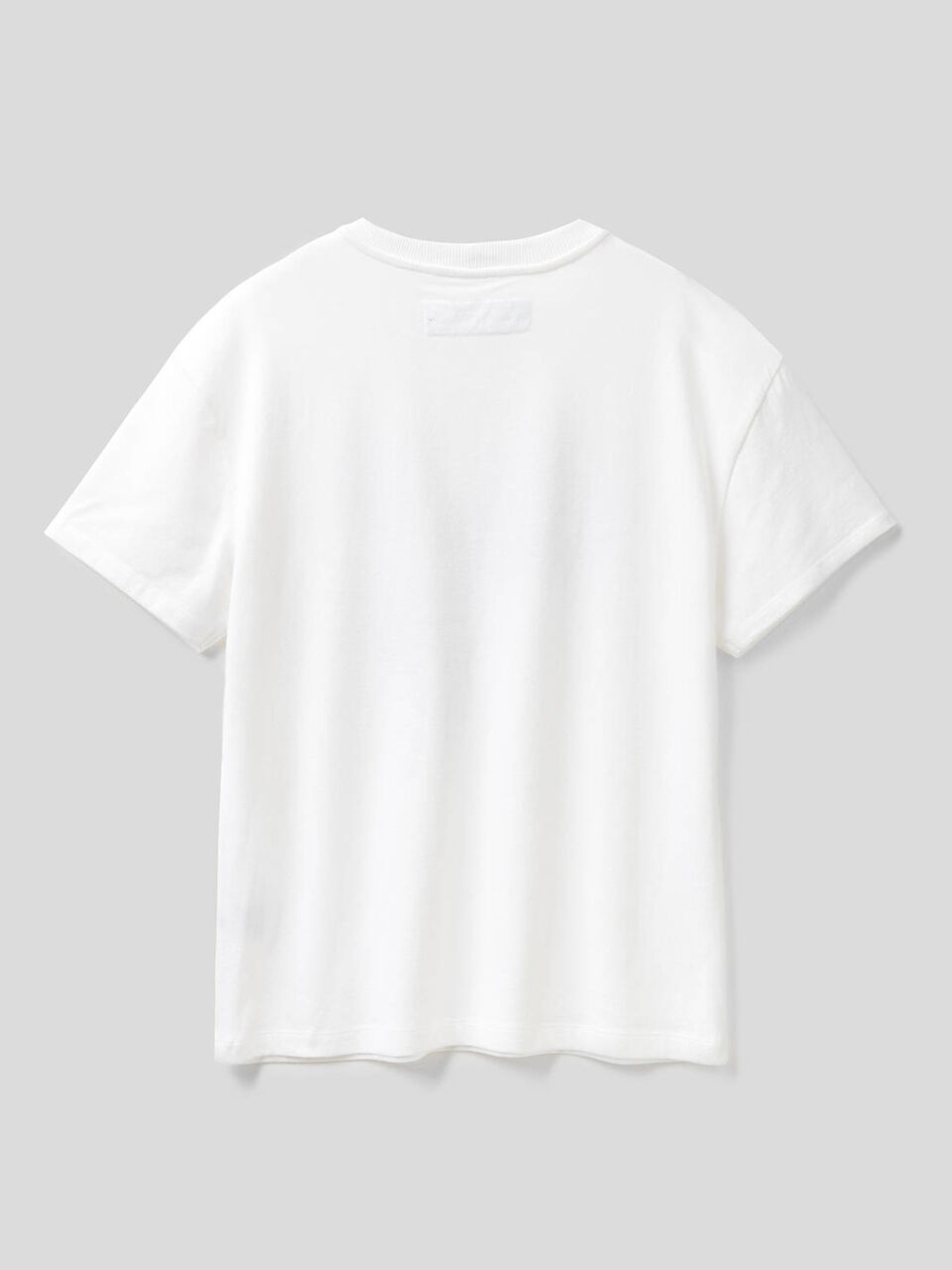Camiseta con estampado y bordado image number 2