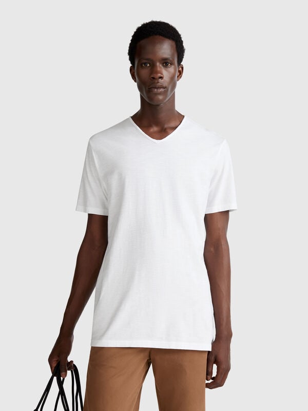 Camiseta 100% algodón con cuello en pico Hombre