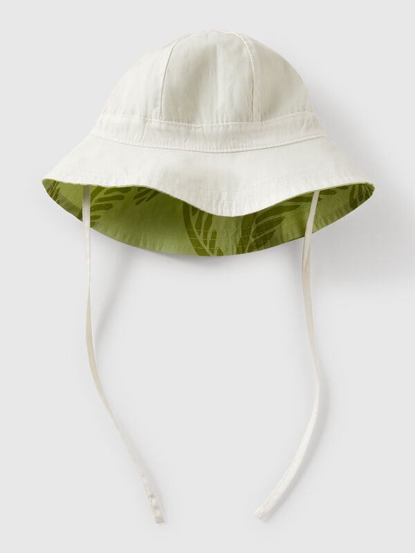 Gorro reversible con estampado tropical. Recién nacidos