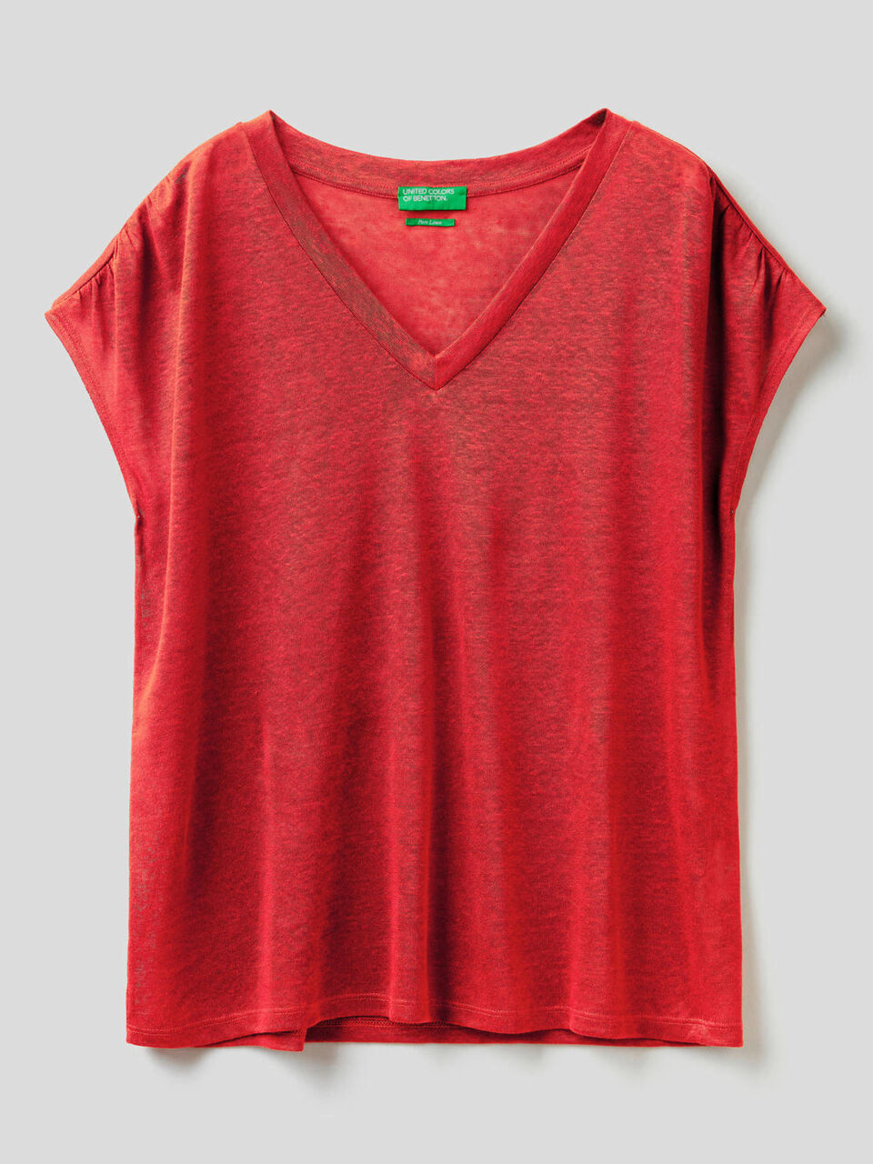 Top de 100% lino con escote de pico image number 1