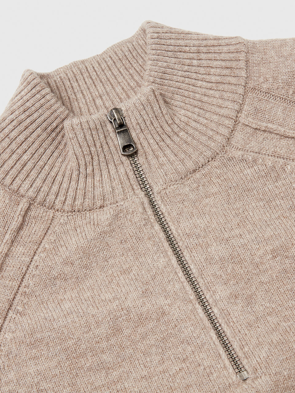 TURTLE NECK SWEATER Hombre image number null