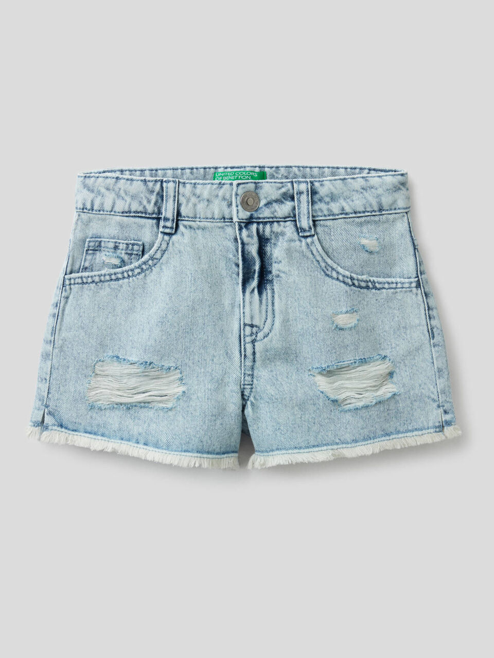 Pantalón corto vaquero con aspecto desgastado image number 1