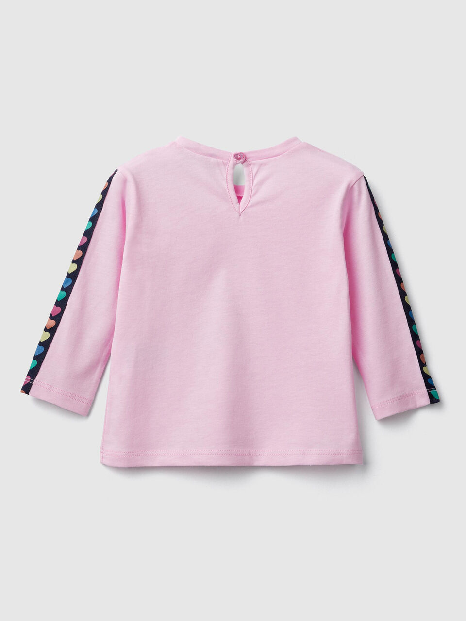 Camiseta con bandas y estampado image number 2