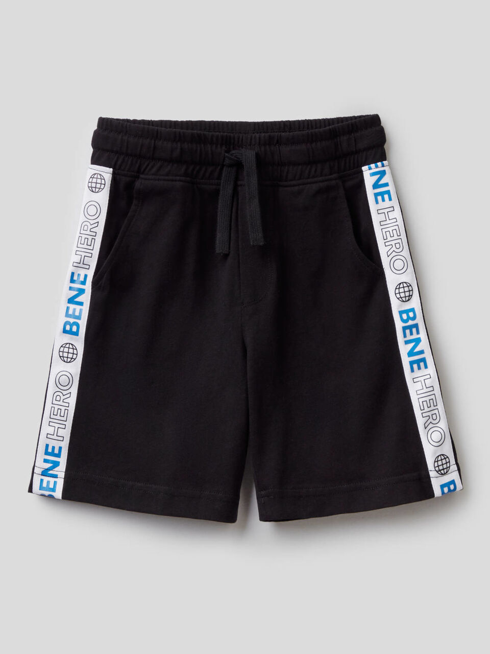 Bermudas con banda lateral image number 1