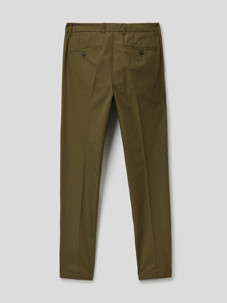 Chinos slim fit de algodón ligero image number 2
