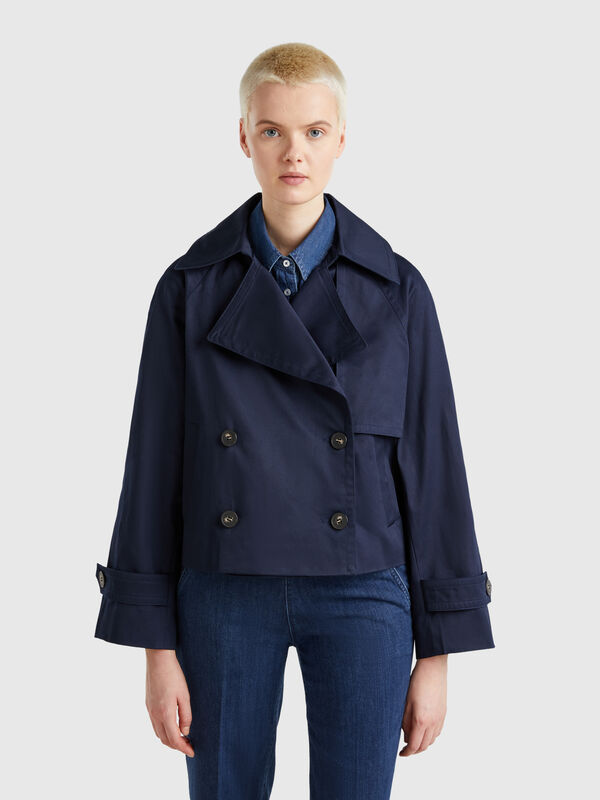 Gabardina corta con doble botonadura Mujer