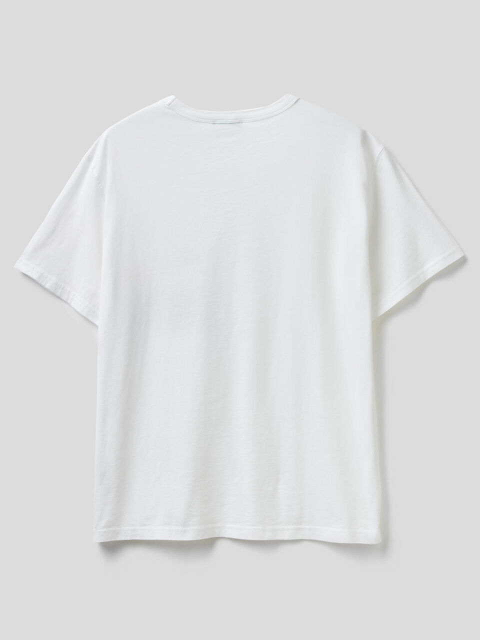 Camiseta blanca con estampado fotográfico image number 2