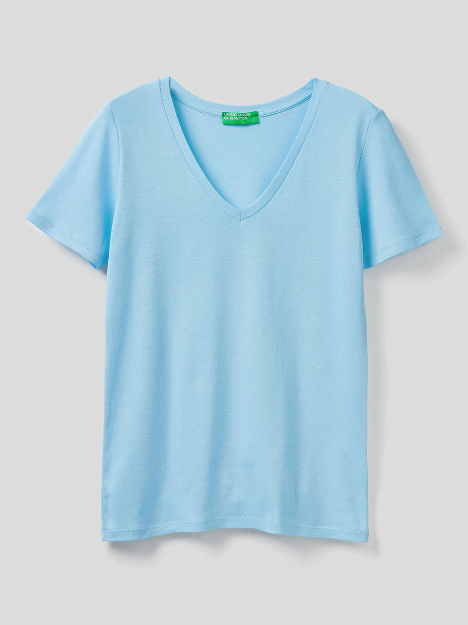 Camiseta de algodón puro con escote de pico image number 1