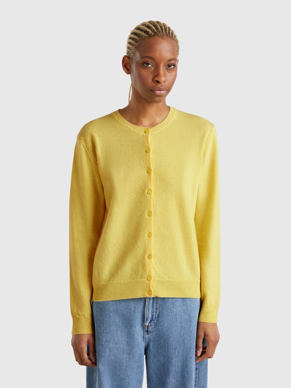 Cárdigan amarillo de cuello redondo de pura lana merina Mujer