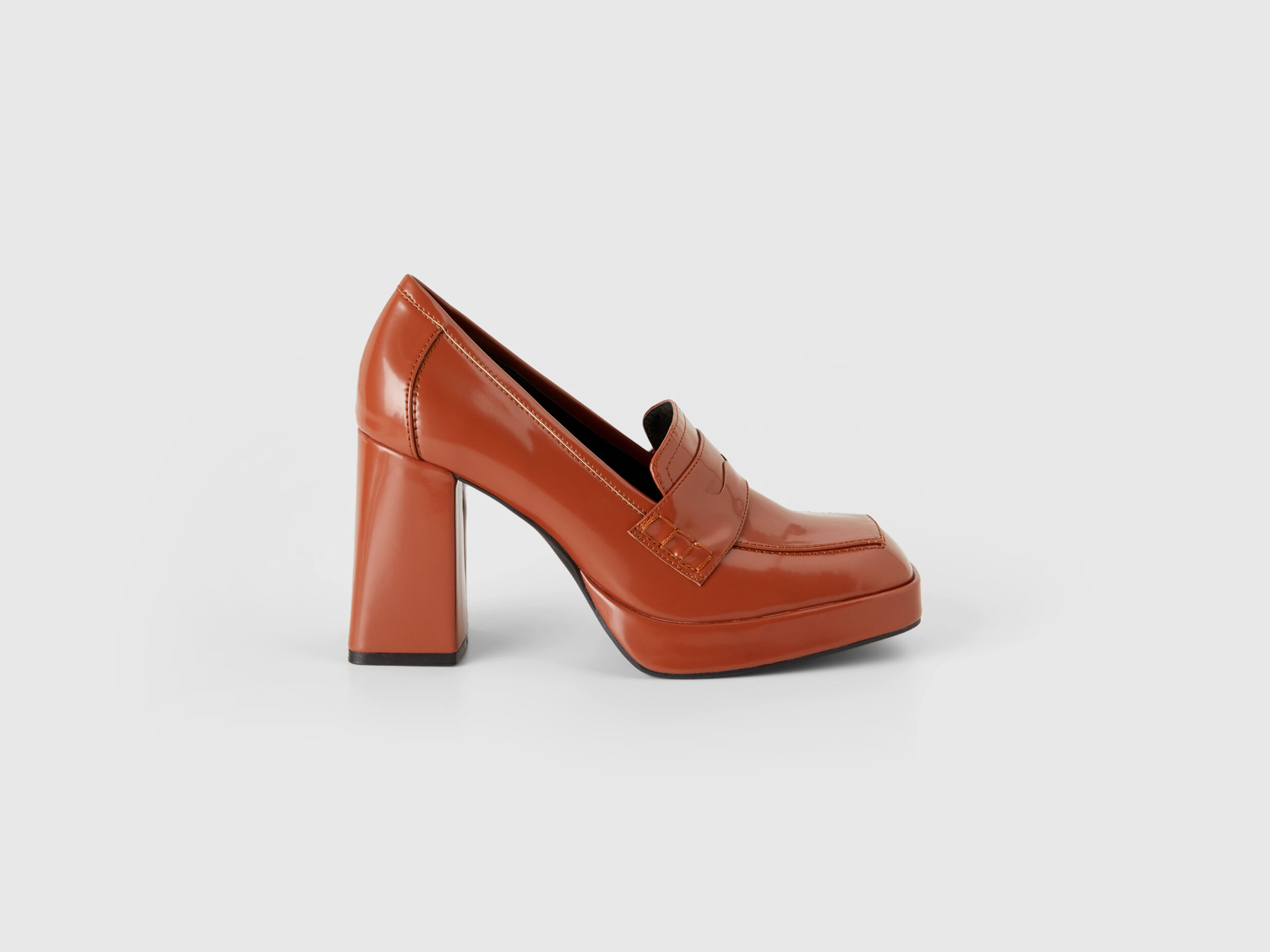 Mocasin con 2025 tacon