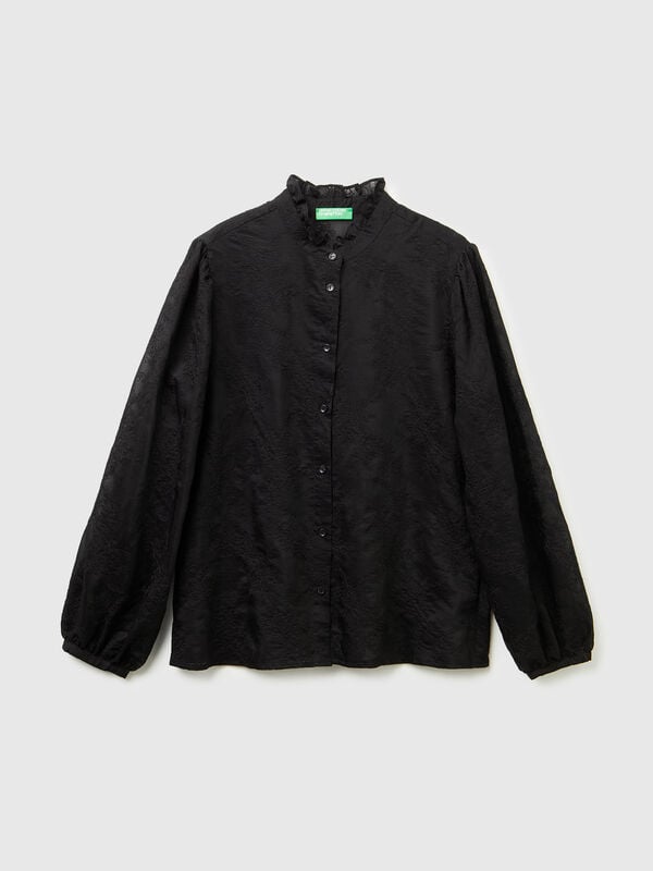Blusa bordada con cuello con volantes Mujer
