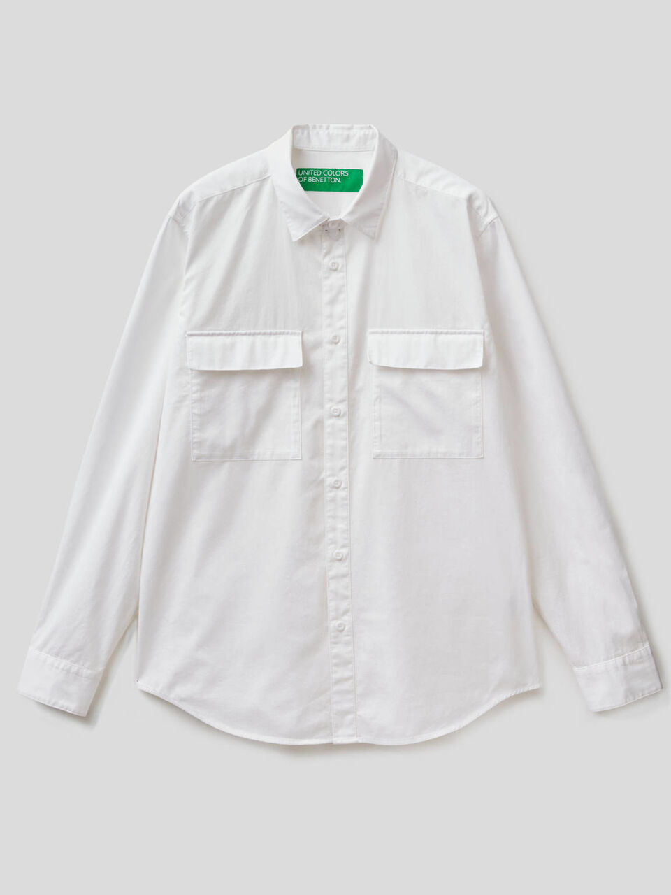 Camisa regular fit con bolsillos aplicados image number 1