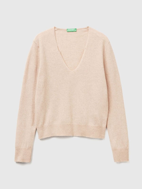 Suéter beige de cuello en V en pura lana merino Suéter beige de cuello en V en pura lana merino Mujer
