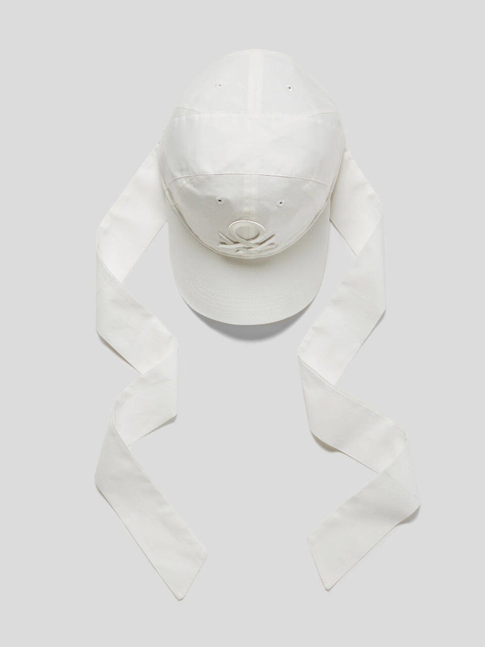 Gorra con visera y lazo image number 1