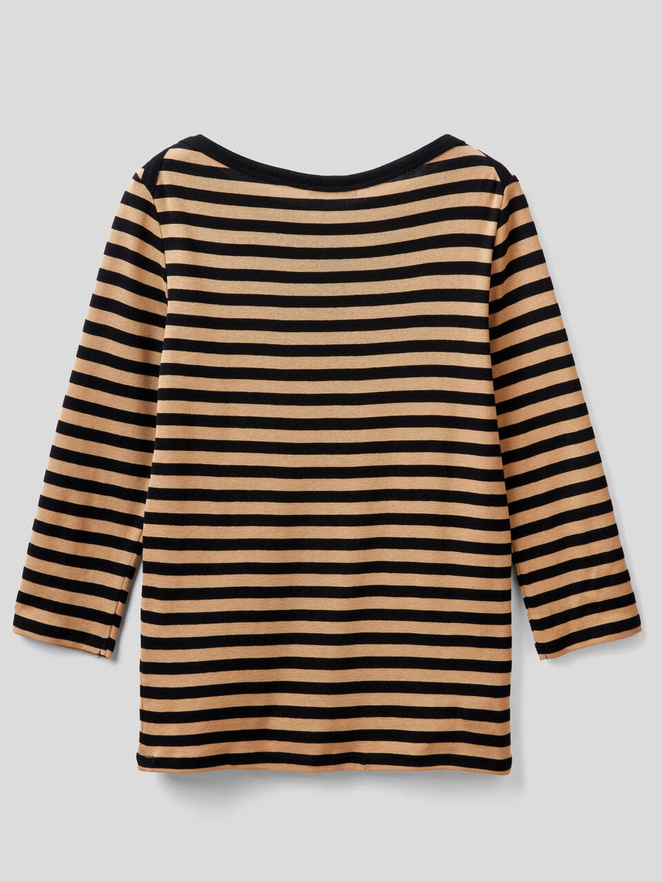 Camiseta de rayas image number null