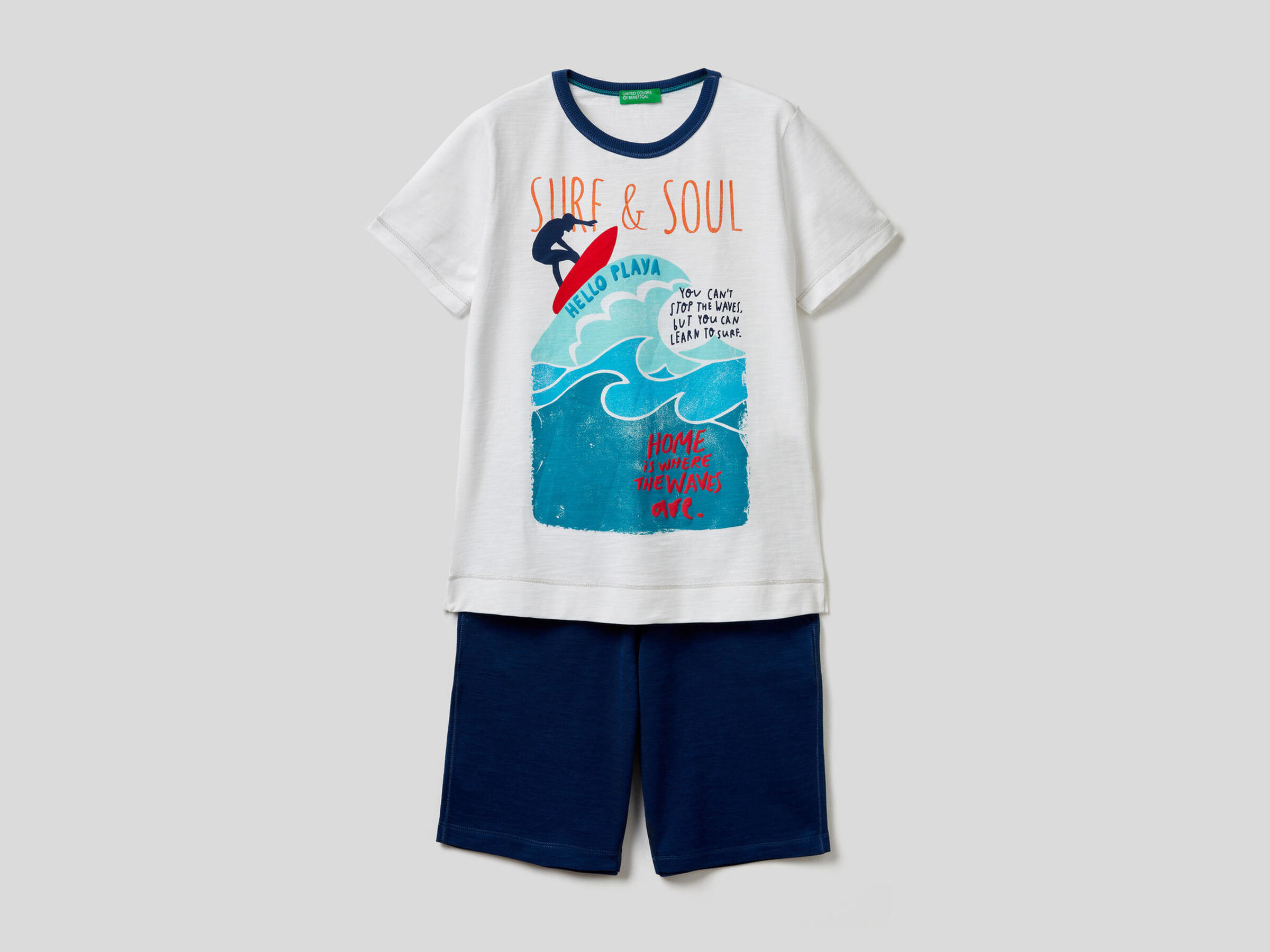 Conjunto de camiseta y bermudas image number null