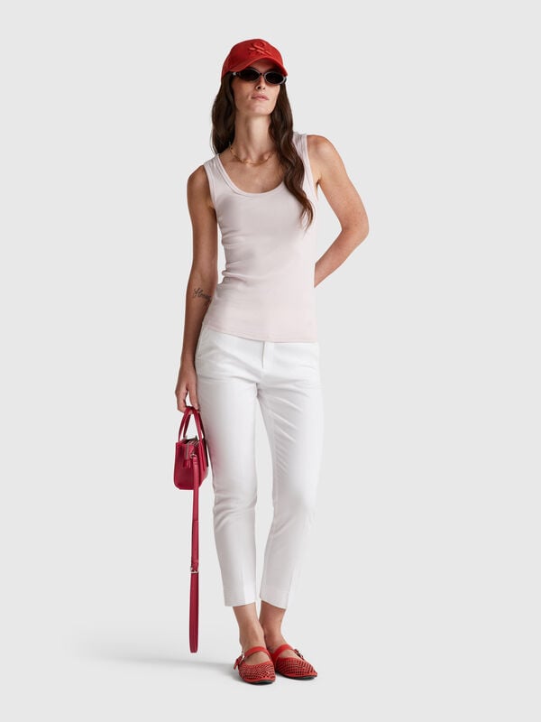 Pantalones chinos cropped de algodón elástico Mujer