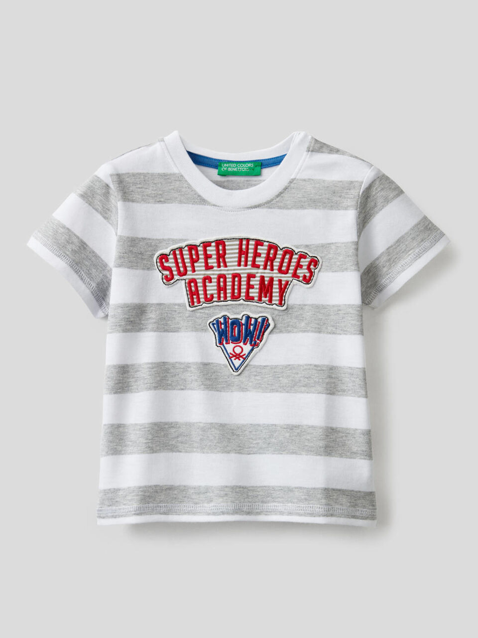 Camiseta de rayas con parche image number 1
