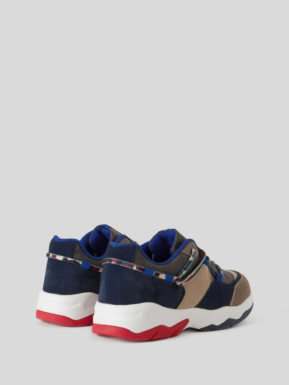 Zapatillas con cordones estampados image number 2