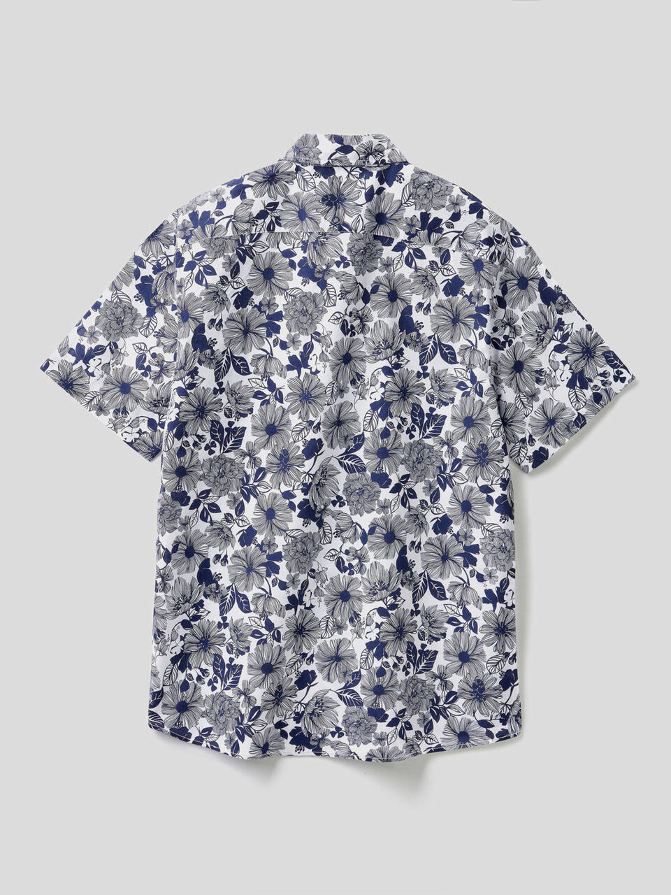 Camisa de manga corta con estampado botánico image number 2