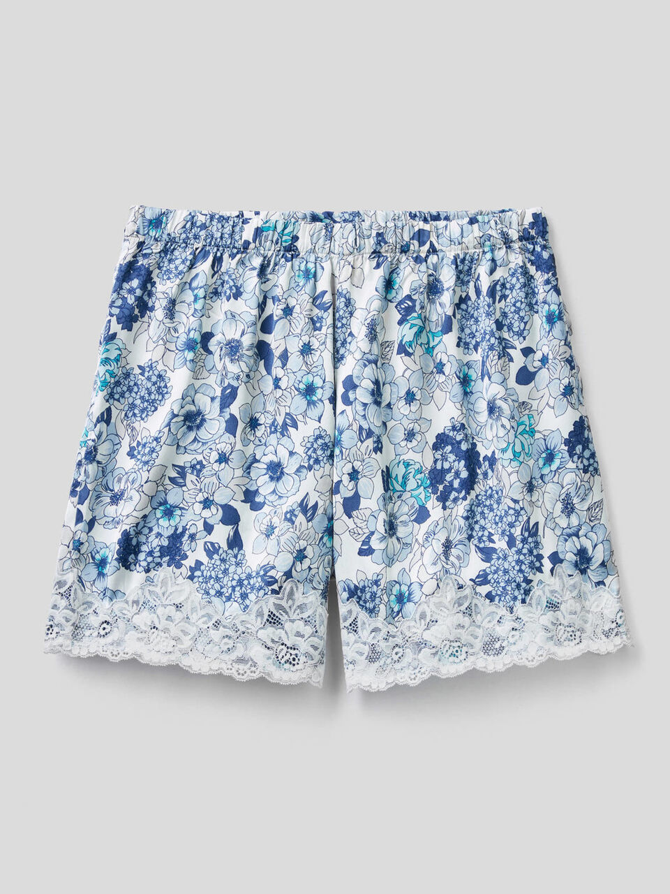 Pantalón corto floral con encaje elástico image number 1