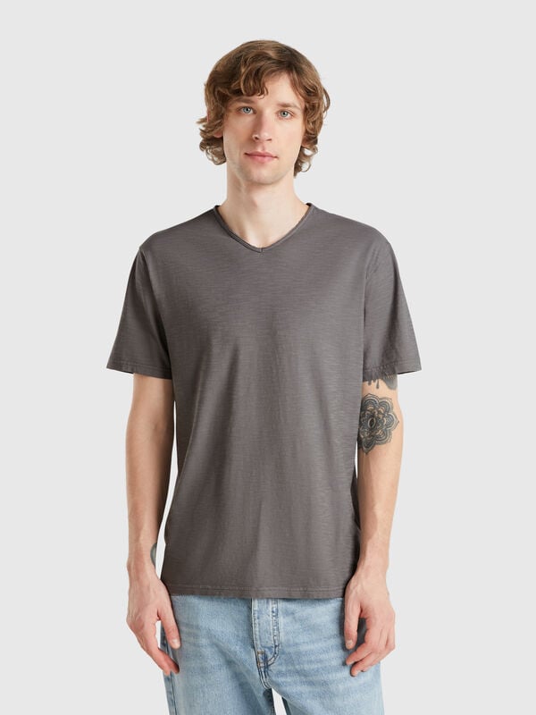 Camiseta 100% algodón con cuello en pico Hombre