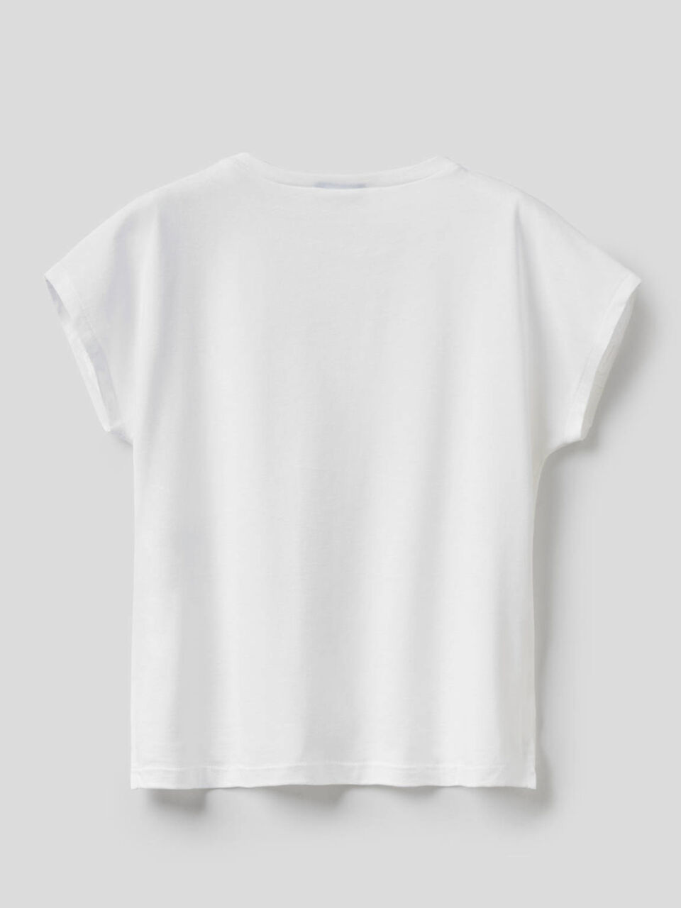 Camiseta de 100% algodón con estampado en relieve image number 2