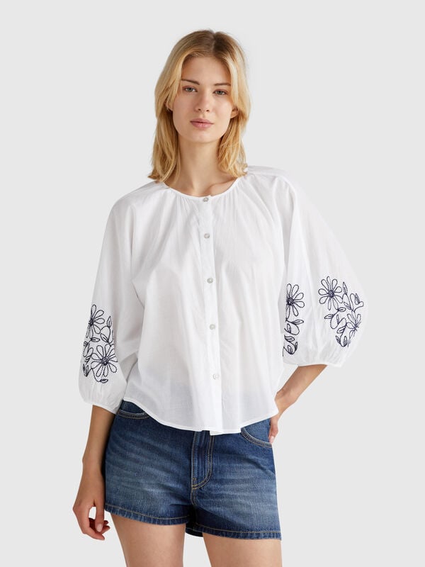 Blusa con bordado floral Mujer