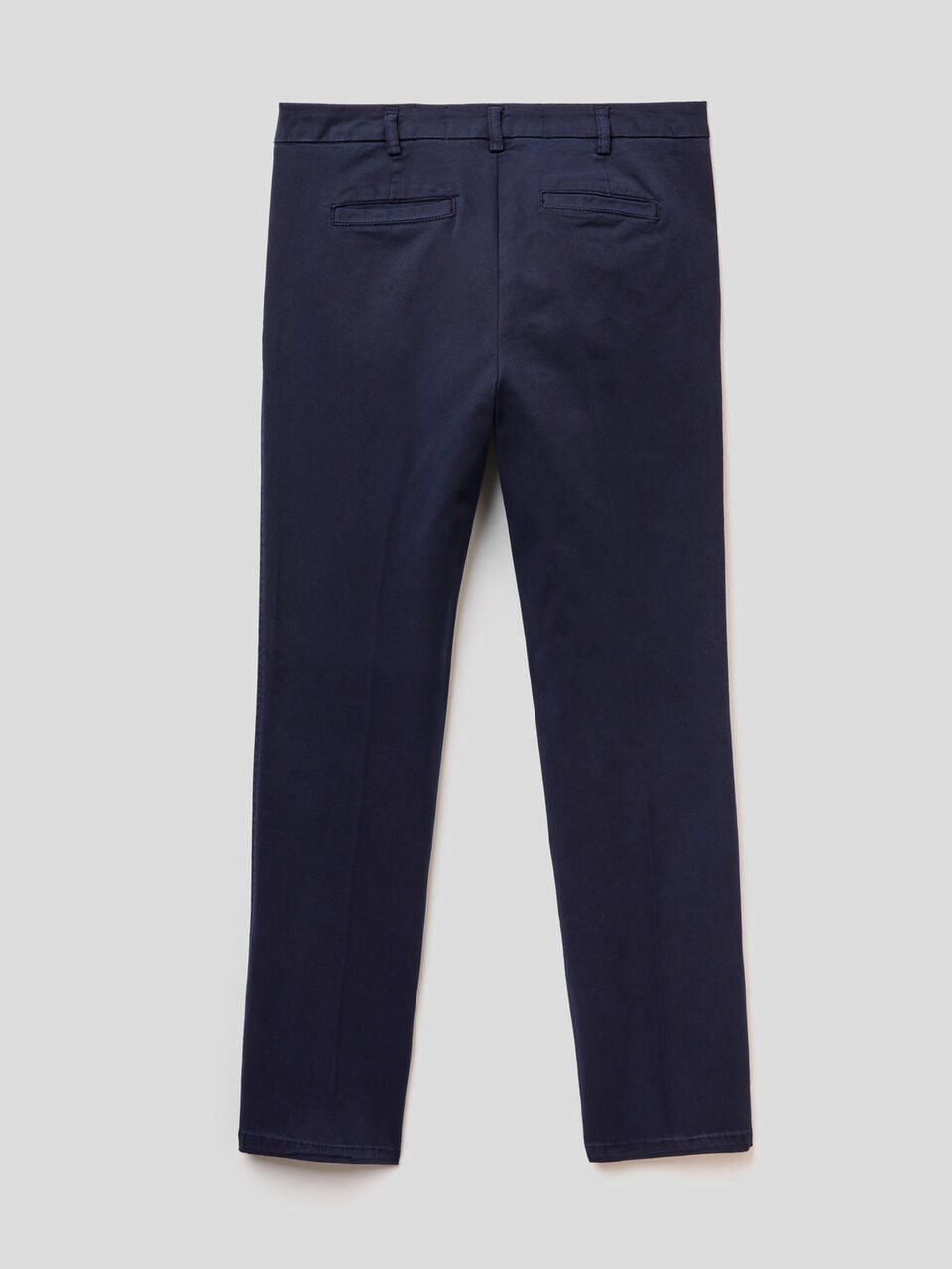 Chinos de corte ceñido image number 2