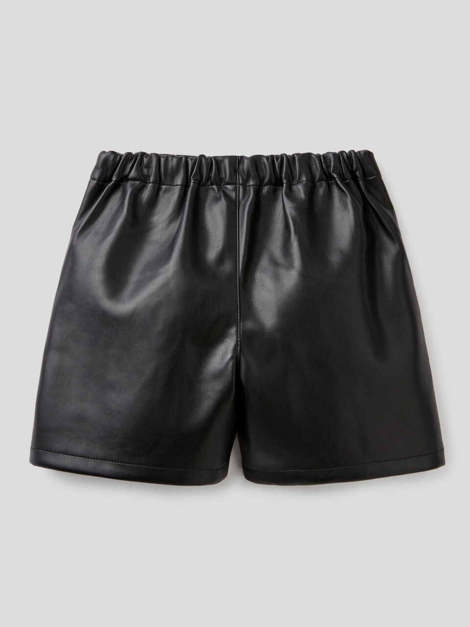 Pantalón corto de tejido revestido image number 2